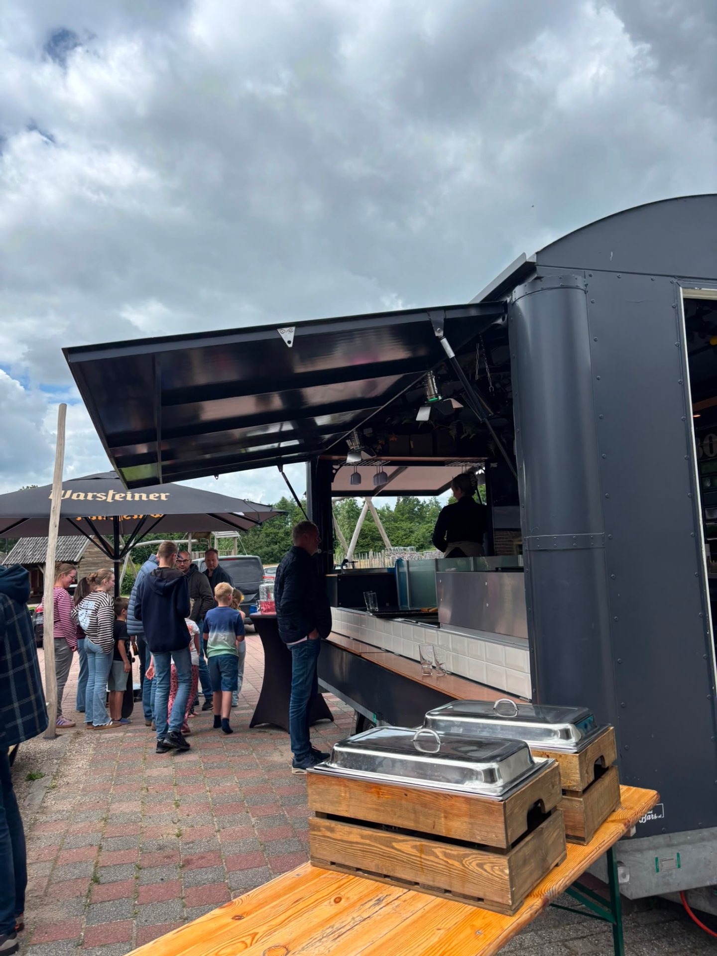 De Boldiek foodtruck met barbecue, saladebar en biertap op locatie in de Achterhoek